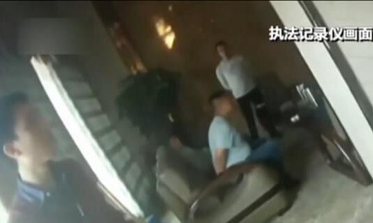 小心街头摆摊办信用卡免费赠送POS机！500多人被套路