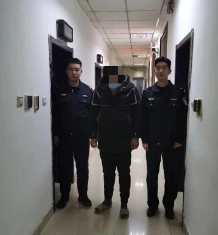 “刷银行卡流水做兼职”？ 男子办信用卡帮人刷流水成了网上逃犯