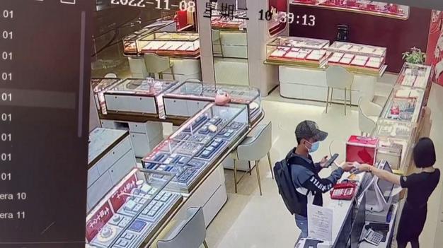 揭秘新型信用卡盗刷案，仅125秒银行卡就被复制了 